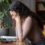 Objawy ADHD u dorosłych można łagodzić za pomocą leków i psychoterapii.