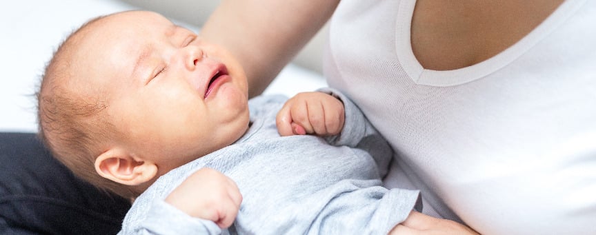 Charczenie u niemowlaka – co może oznaczać? Kiedy charczenie jest powodem do niepokoju?