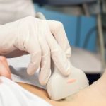 Jednym z badań wykonywanych w diagnostyce choroby Gravesa-Basedowa jest USG tarczycy.