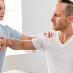 Fizjoterapeuta nie jest lekarzem, a zatem nie może wystawić L4.