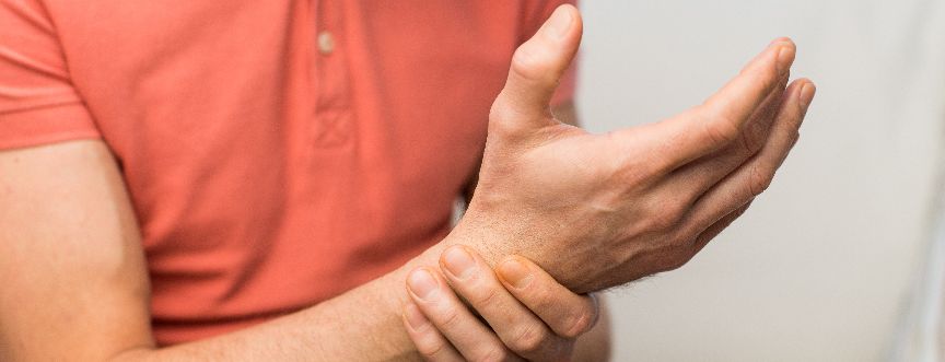 Dlaczego boli mnie kciuk? Ból kciuka – przyczyny, diagnostyka i leczenie