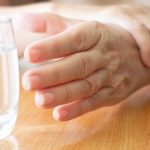 Dyskineza to zaburzenie neurologiczne polegające na występowaniu nagłych, niekontrolowanych ruchów twarzy, kończyn lub organów wewnętrznych.