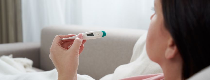Gorączka po szczepieniu – ile trwa? Dlaczego się pojawia?