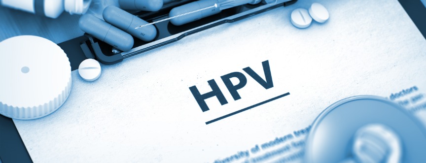 HPV, inaczej wirus brodawczaka ludzkiego, może wywoływać łagodne zmiany skórne lub nowotwory u kobiet i mężczyzn.