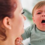 Kaszel krtaniowy ma bardzo charakterystyczny dźwięk przypominający szczekanie,