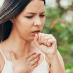 Kaszel alergiczny może być mylony z objawami infekcji / Fot. Adobe Stock