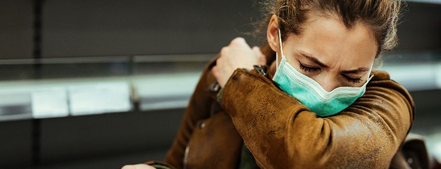 Kaszel covidowy – jak rozpoznać kaszel występujący przy zakażeniu koronawirusem?