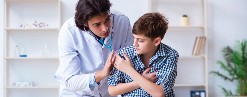 Pediatra – zakres specjalizacji. Czy z nastolatkiem iść do pediatry?
