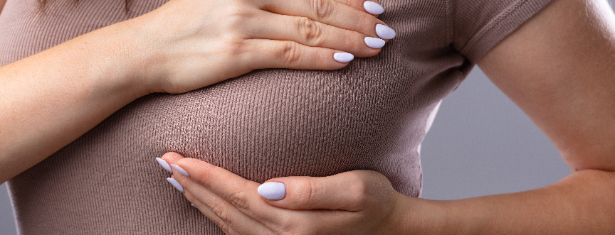 Samobadanie piersi – jak wykonać badanie? Jakie zmiany są niepokojące?