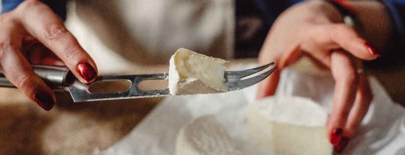 Wapń – źródła w diecie. Za co odpowiada wapń i jakie są objawy jego niedoboru?