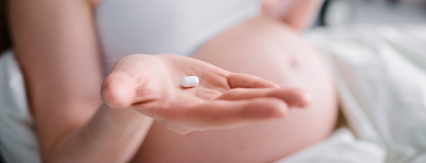 Witaminy i suplementy diety dla ciężarnych. Jakie witaminy prenatalne warto przyjmować?