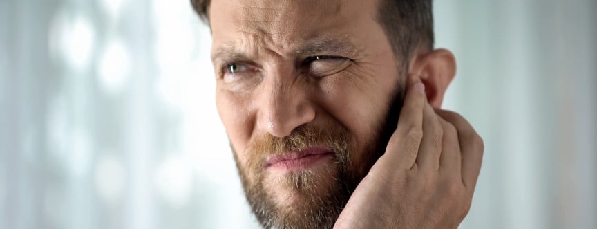 Woda w uchu – jak się jej pozbyć i do czego może doprowadzić?