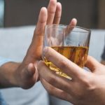 Wszywka alkoholowa - jak działa? / Fot. Adobe Stock