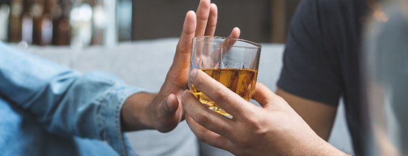 Wszywka alkoholowa - jak działa? / Fot. Adobe Stock
