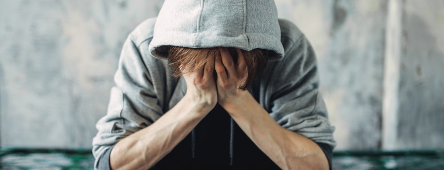 Zespół abstynencyjny – objawy i leczenie. Jak długo trwa zespół odstawienny?