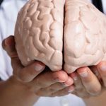 Ataksja to nie choroba, ale objaw neurologiczny, zaburzenie koordynacji ruchowej związane z uszkodzeniem układu nerwowego na różnych poziomach / Fot. Adobe Stock
