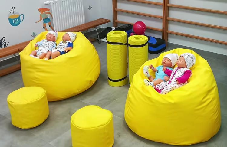 Lalki dzieci wykorzystywane podczas ćwiczeń w szkole rodzenia