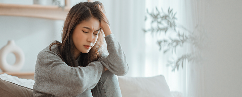 triada depresyjna Becka - kobieta w depresji doświadczająca negatywnych myśli