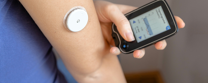 Sensor zamiast igły – jak działa plaster do pomiaru cukru?