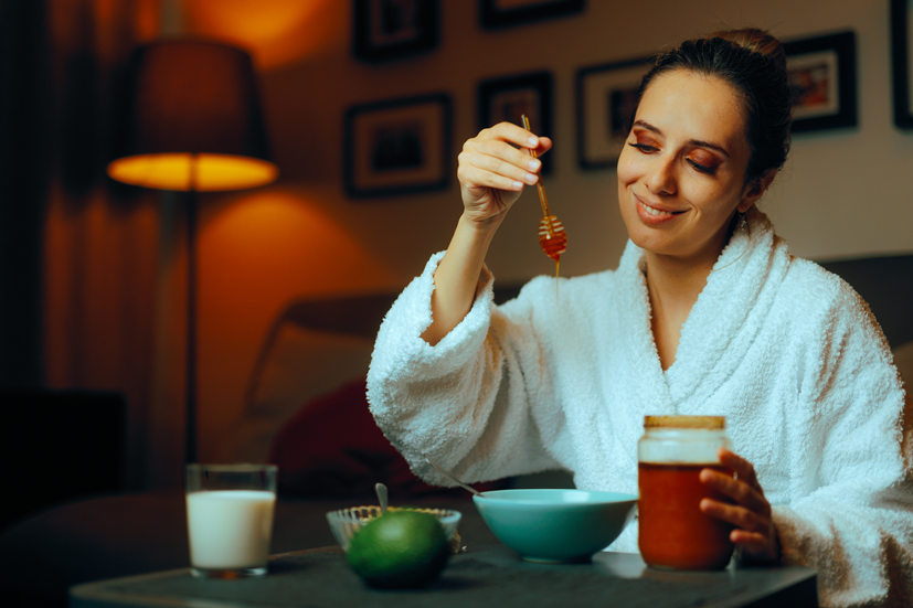 robienie maseczek z miodu manuka